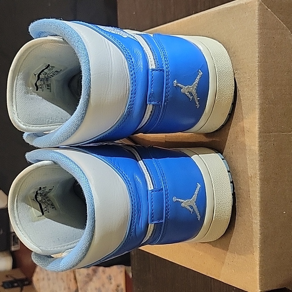 Air Jordan 1 Mid Rare "UNC" (2013) Mens 8.5 Womens 10 EUC - Picture 5 of 11